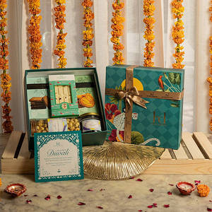 Masti & Mithaas Box
