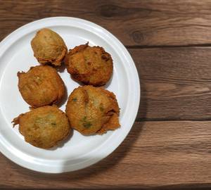 Upwas Che Batata Vada With Shengdana Chutney (5Peic)