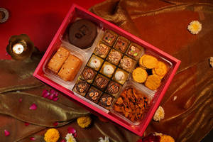 Pretty & Precious Gift Box (2)