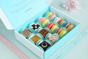 Pack Of 6 Medoviks And 12 Macarons