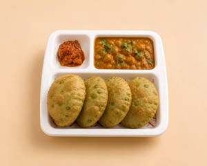 Matar Poori Sabzi [4 poori]