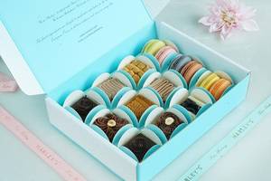 Pack Of 9 Cheesecakes And 6 Macarons