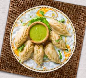 Chicken streamed momos