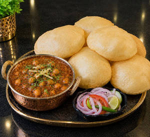 Punjabi Chole [500 Ml] With 6 Bhature And Salad