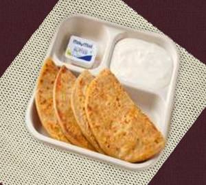 Aloo Pyaaz Parantha (2 pcs) - With Curd & Butter