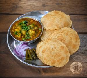 Poori Aloo Matr Sabji (6Pc)