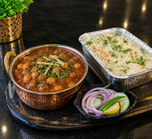 Punjabi Chole [250 ml] With Jeera Rice [250 ml] And Salad