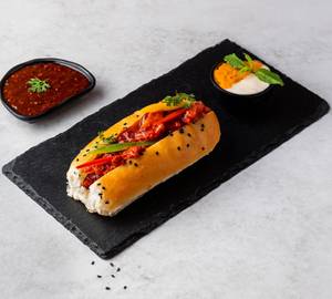 Veg Chilli Hot Dog [[R.h]                                                     