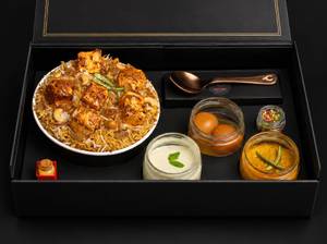 Premium Hyderabadi Paneer Biryani (1 Kg)