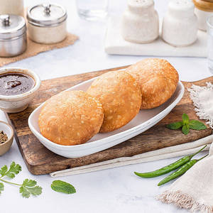 Onion Kachori With Sabji