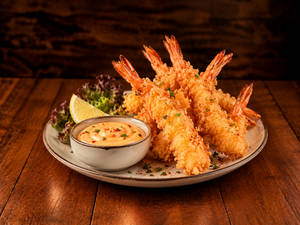 CRISPY TEMPURA PRAWN COCKTAIL WITH SRIRACHA MAYO DIP