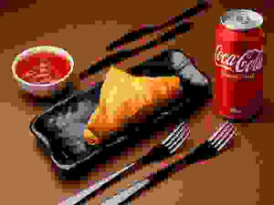 Classic Egg Puff + Coke Can 330 ML