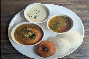Plain Idli (2pcs) + Plain Vada (1pc) + Sambar Vada (1pc) Combo
