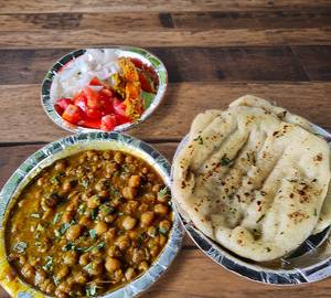 Amritsari chole kulche