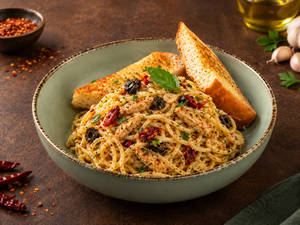 AGLIO E OLIO PEPERONCINO - CHICKEN