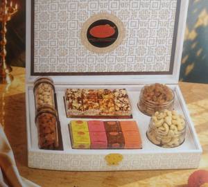Sweet & Nut 4-Jar Box 42 ( 800 Gm )