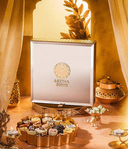Elegant Crystal Hamper 25 Pcs Sweets