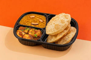 Cholar Dal + Aloo Dum + Luchi (3 Medium)