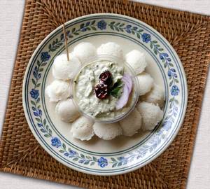 Mini idly with chutney