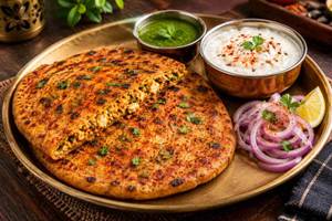 PANEER PARANTHA WITH CURD