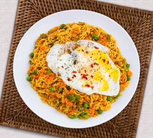 Veg maggi with egg bullseye