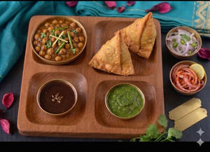 Samosa With Chole (2 Pcs)