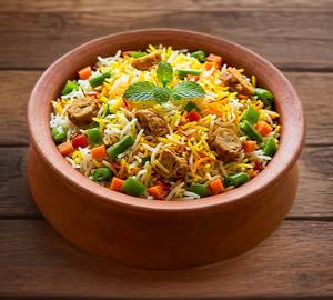 Veg Soya Chaap Tikka Handi Biryani With Salan, Raita & Chutney