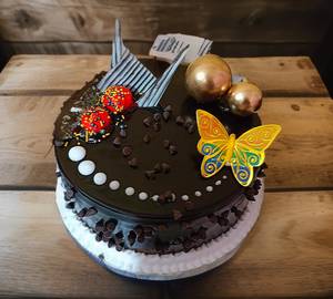 Faux Ball Topper Chocolate Cake ( 550 Grams)