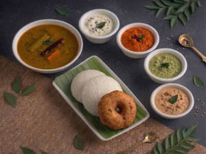 2 Pcs Regular Idli + 1 Medu Vada