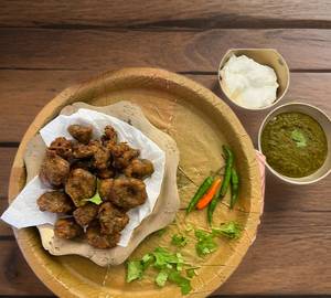 Singhara Pakodi With Dahi