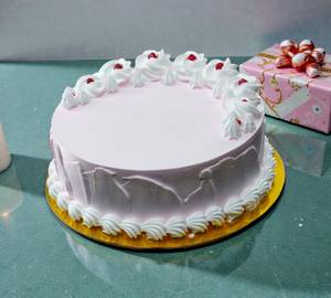 Special Eggless Strawberry Cake (300 G)