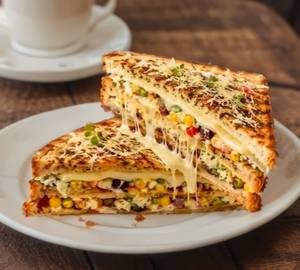 Spicy Veg Grilled Cheesy Sandwich (3Layer)