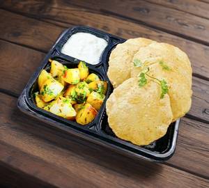 4 Wheat Poori With Jeera Aloo and Curd