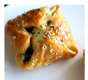 Egg Puff (3 Pieces)