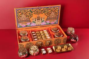 Saffron Gift Trunk