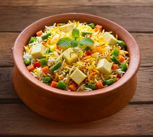 Veg Soya Chaap Tikka Handi Biryani With Salan, Raita & Chutney