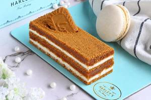 Lotus Biscoff Medovik With Macaron