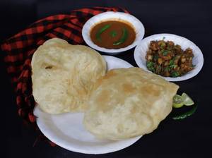 Chole Bhature (2pcs)