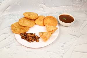 Poori (1 Plate) with Khasta (1 Plate) and Meetha Samosa (2 Pieces)