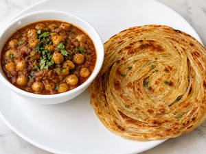 Chola Lachcha Paratha Combo