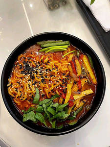 Nissin Gekicarbonara Veg Korean Ramen Noodles