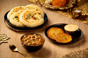 Kulcha with Pindi Choley and Dessert Meal (Serves 2)