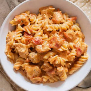 Cream N Spicy Pasta With Chicken