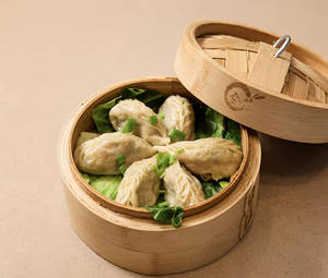 Veg Steamed Momos [6 pieces]