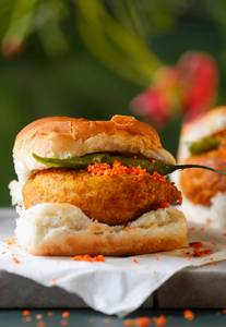 Schezwan Vada Pav