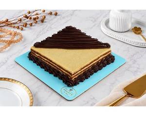 London Viral Whipped Caramel Medovik Cake