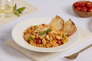 Chicken-Creamy Tomato Pasta