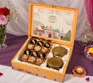 The Regal Celebration Box Hamper