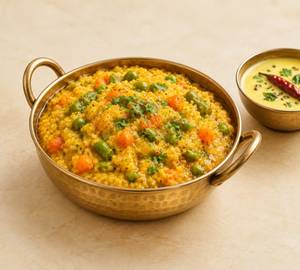 Masala Dada Khichdi With Kadhi