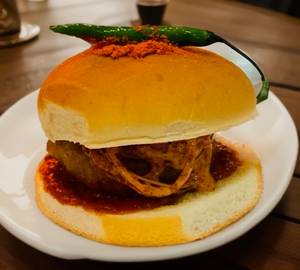 Butter Masala Vada Pav